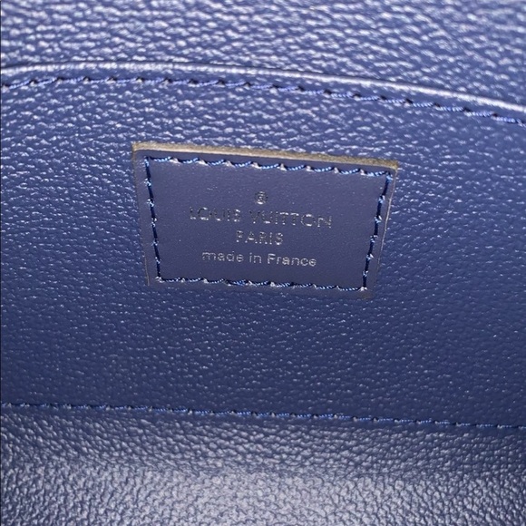 Louis Vuitton Escale Pochette Cosmetique - Picture 4 of 5